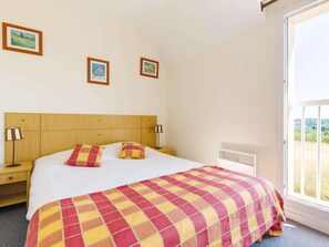 2 bedrooms, individually furnished, iron/ironing board - Azay-le-rideau Castle Retreat (Azay-le-Rideau)