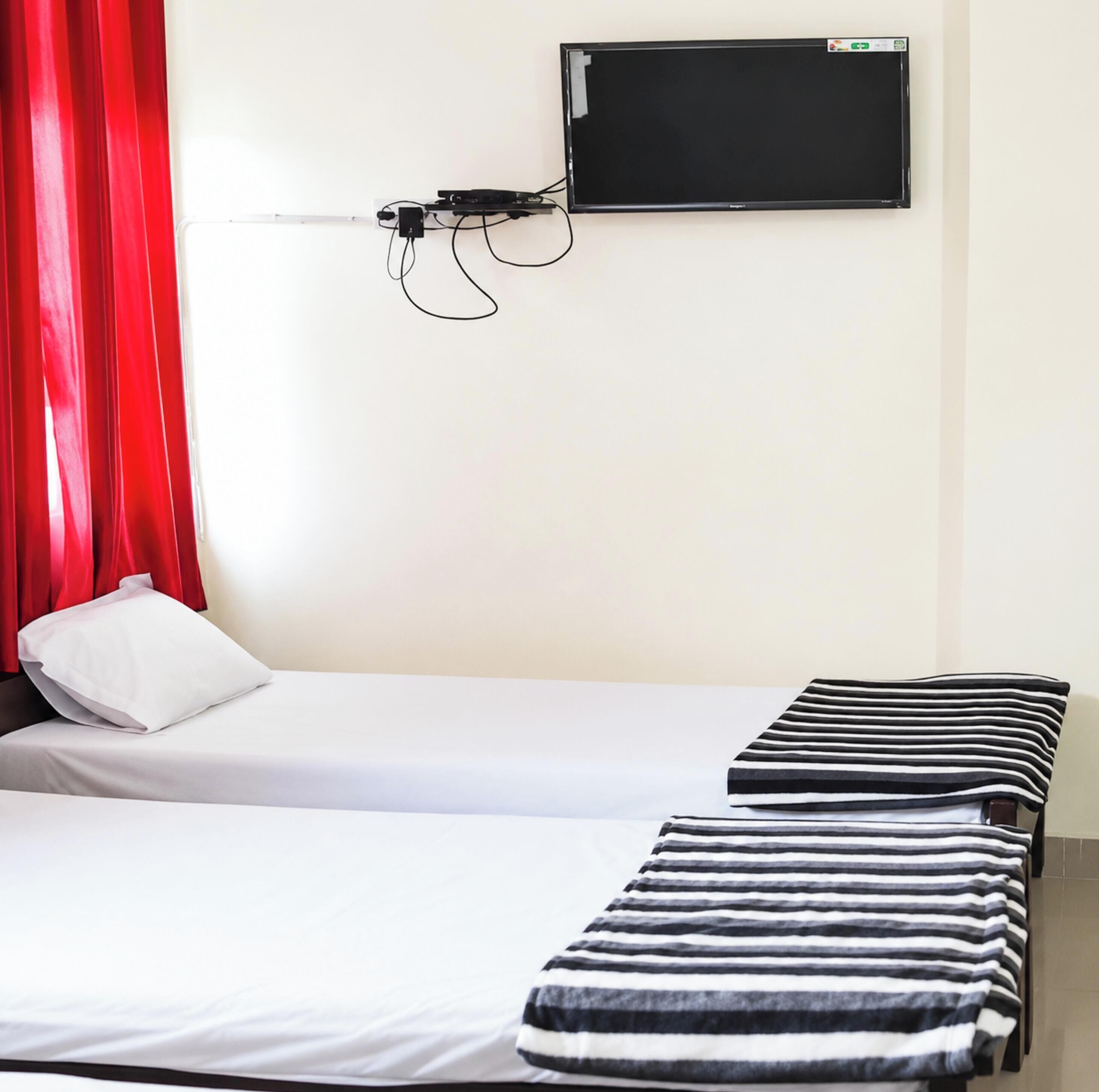 Hypo-allergenic bedding, desk, soundproofing, free WiFi