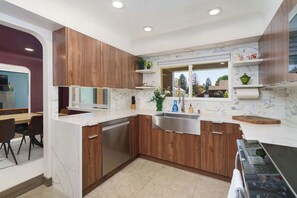 Fridge, microwave, oven, stovetop - A three-bedroom Coeur d'Alene bungalow on a quiet block half a mile from downtown and a short drive from Lake Coeur d'Alene. Sleeps eight across one king, one queen, three twins, and a sofa. Hot tub, fenced yard, BBQ, full kitchen. Pet friendly. (Coeur D Alene)
