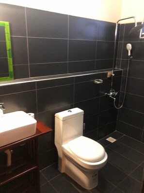 Bathroom - Express View Hotel - Elegant Rooms & Peaceful Environment. (Mutungo)