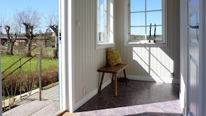 A room with a bench, two windows, and a view of the outdoors. - 4 Star Holiday Home in Tanumshede (Tanum)