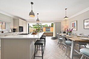 Dining - The Wicket -  a managed house that sleeps 8 guests  in 4 bedrooms (Broadstairs)