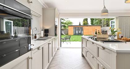 The Wicket - a managed house that sleeps 8 guests in 4 bedrooms