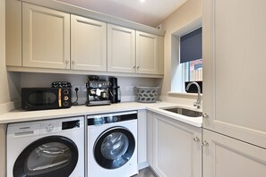 Interior - The Wicket -  a managed house that sleeps 8 guests  in 4 bedrooms (Broadstairs)