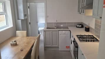 Comfort House, Garden View | Private kitchen | Full-sized fridge, microwave, oven, stovetop