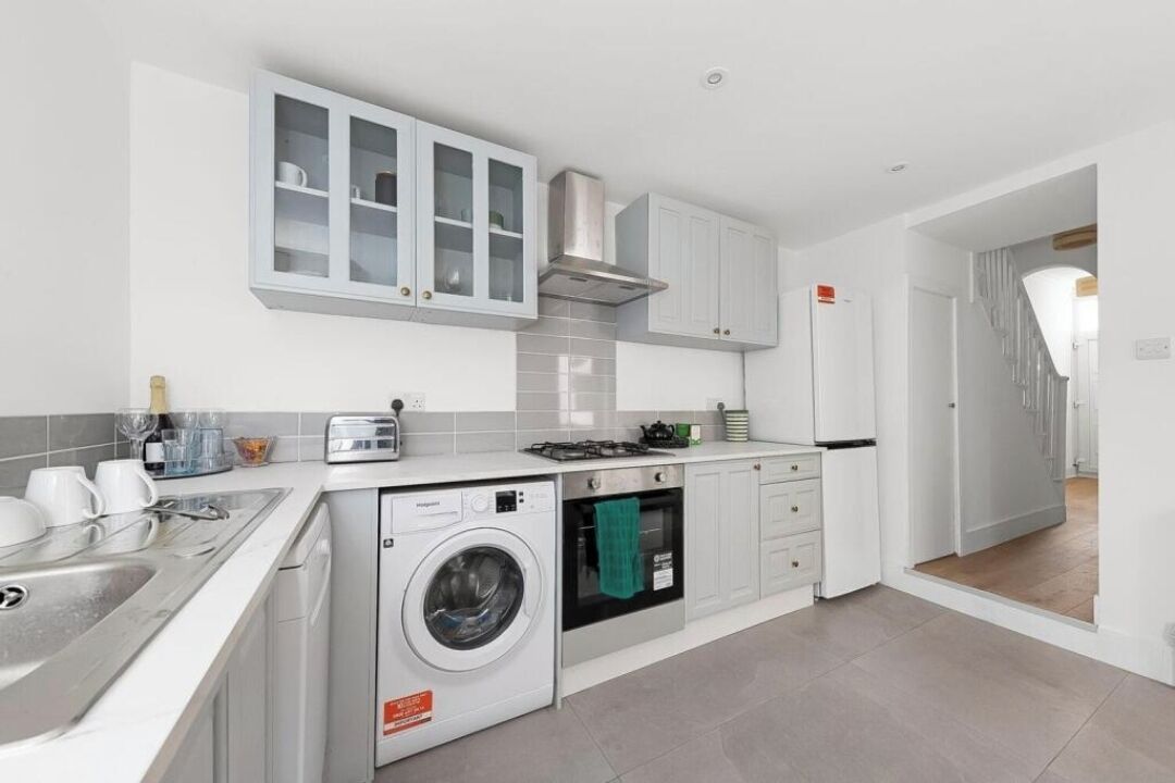 Comfort House, Garden View | Private kitchen | Full-sized fridge, microwave, oven, stovetop
