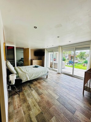 Room - Vrbo Property (Cuxac-d'Aude)