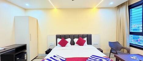 Premium Double Room, City View | Desk, free WiFi