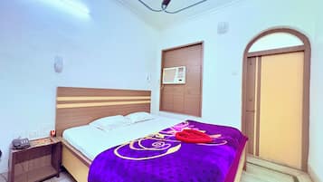 Luxury Double Room, City View | Desk, free WiFi