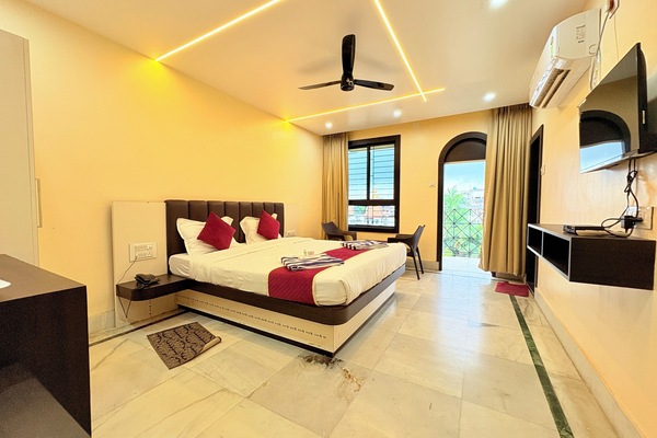 Premium Double Room, City View | Desk, WiFi (free)
