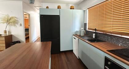The Tides - 70s Seaside Bungalow