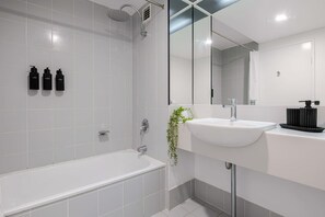 House | 1 bedroom - Easy Stay Pool Esplanade Views (Cairns)