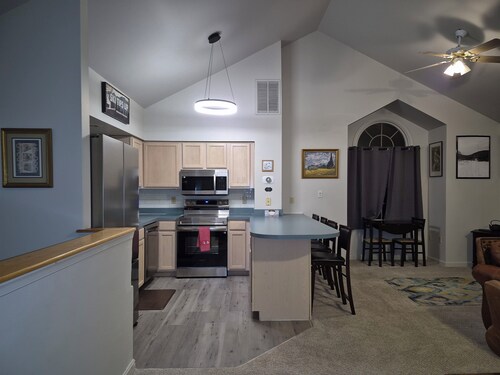 Cozy Mountain Escape Near Whitetail Resort, Skiing, Golf & Hiking