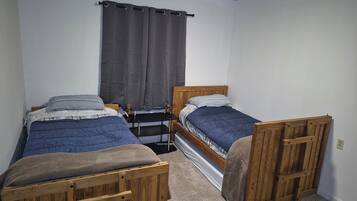2 chambres, fer et planche à repasser, accès au Wi-Fi (inclus)