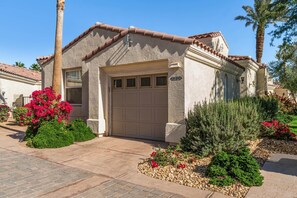 House - Desert Jewel Puerta Azul Retreat Near PGA West (La Quinta)