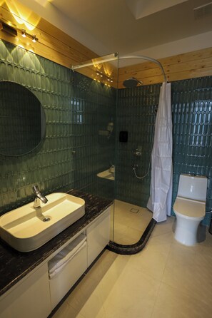 Valley View Room | Bathroom - The Crosswoods Four (Kosiyakutoli)