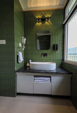 Doppia Deluxe, vista città | Bagno