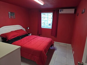 Room - Beautiful 2-bedroom apartment with AC in Saint James (Saint James)