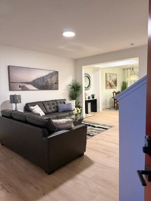 House, 3 Bedrooms | Living room - Modern Retreat 3BR 2&half Bath (Edmonton)