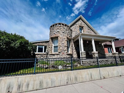 Castellino- Historic downtown Gardiner home
