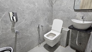 Deluxe Double Room | Bathroom