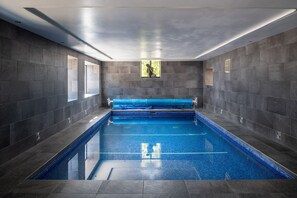 A heated pool - The Damson Barn - Luxury Cottages (Brown Edge)
