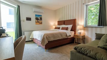 In-room safe, desk, blackout curtains, free WiFi