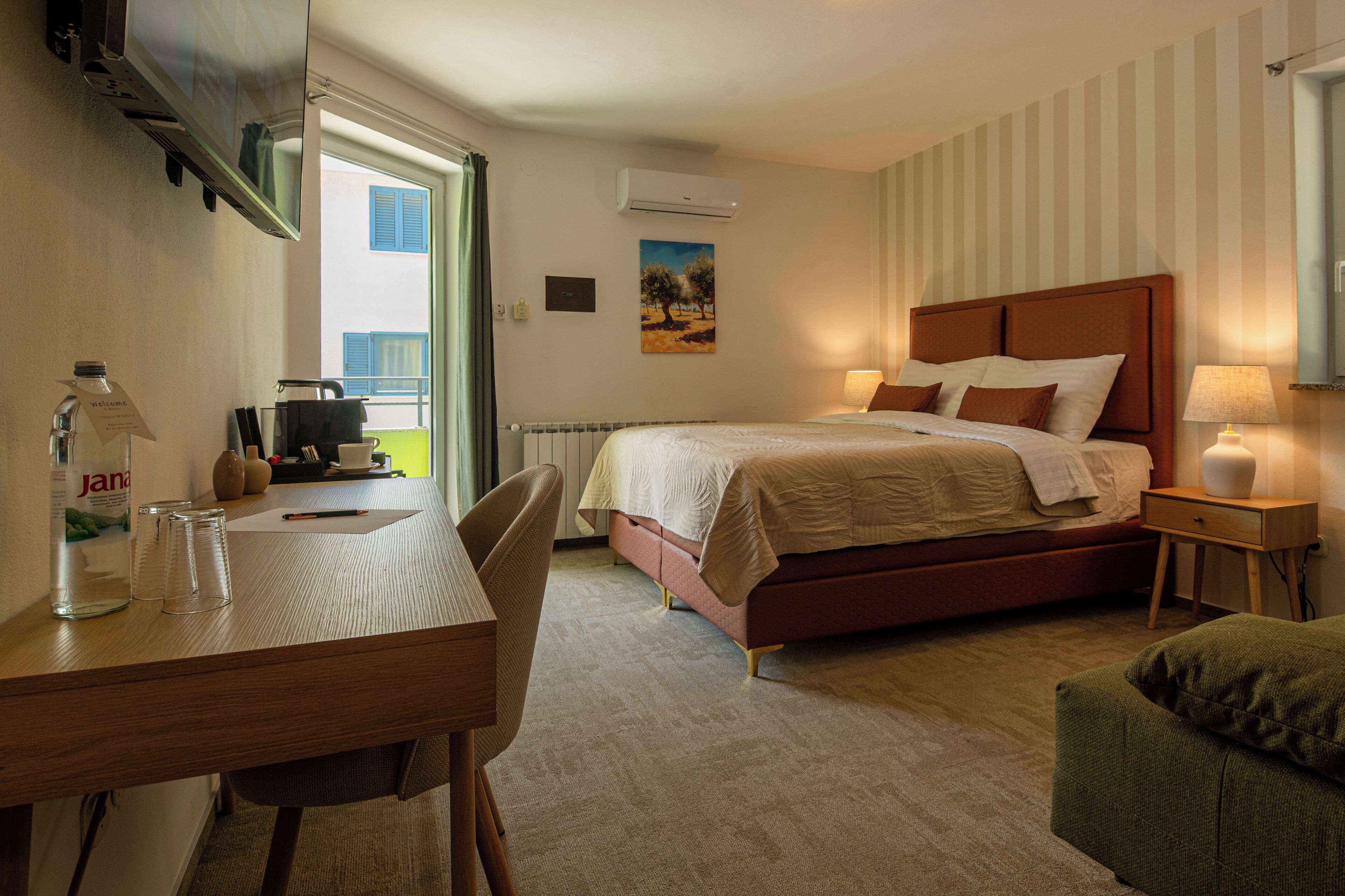 In-room safe, desk, blackout curtains, free WiFi