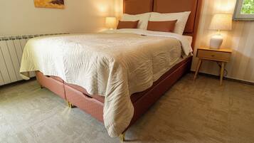 In-room safe, desk, blackout curtains, free WiFi