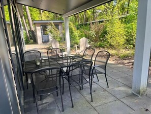 Outdoor dining - Vrbo Property (Hardenberg)