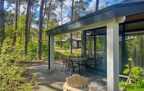 Outdoor dining - The Forest Pearl Lodge! (Hardenberg)