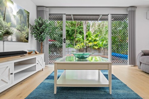 Clifton Beach Family Retreat With Pool