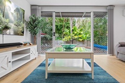 Clifton Beach Family Retreat With Pool