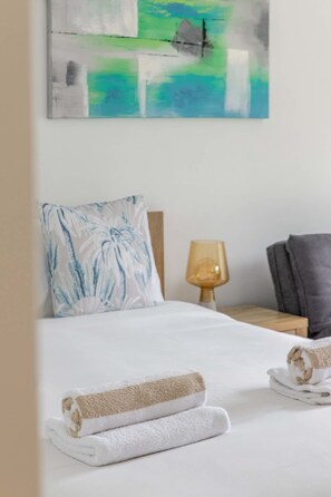 House | 2 bedrooms - Easy Stay Family Friendly Pool Esplanade Views (Cairns)