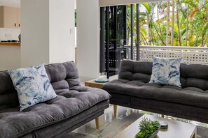 House | 2 bedrooms - Easy Stay Family Friendly Pool Esplanade Views (Cairns)