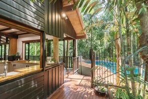 House | 4 bedrooms - The Treehouse Rainforest Home w Pool (Cairns)