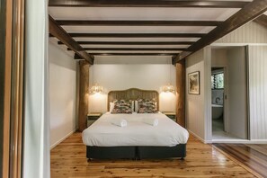 House - The Treehouse Rainforest Home w Pool (Cairns)