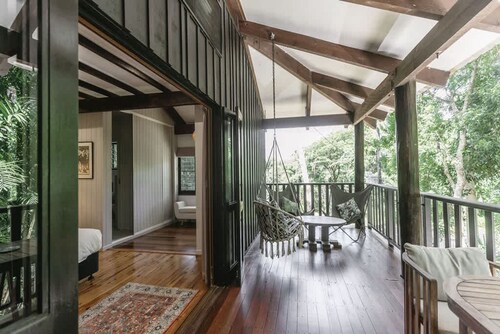 The Treehouse Rainforest Home w Pool