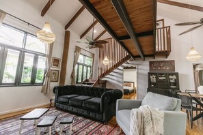House - The Treehouse Rainforest Home w Pool (Cairns)
