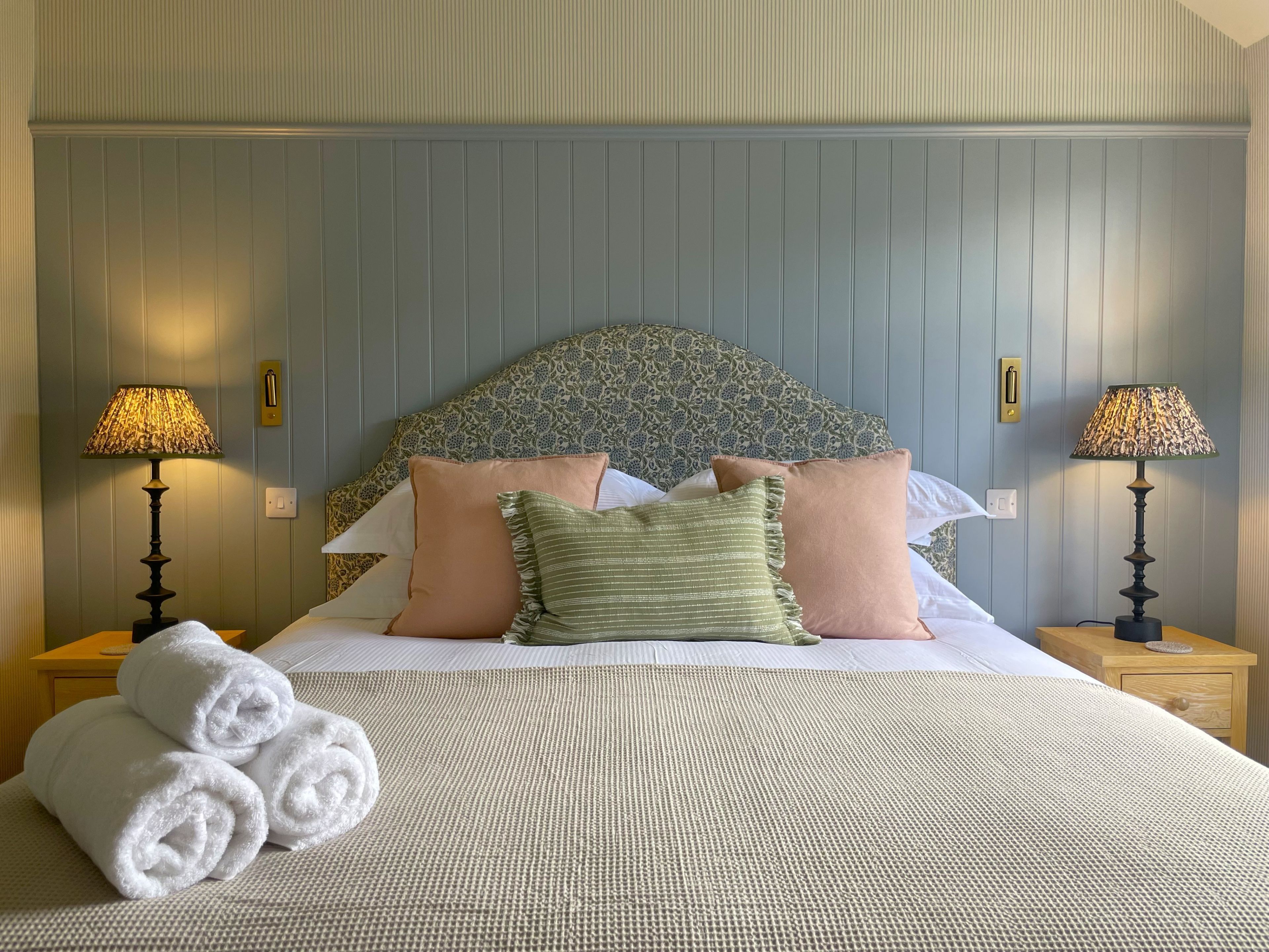 Iron/ironing board, free WiFi, bed sheets