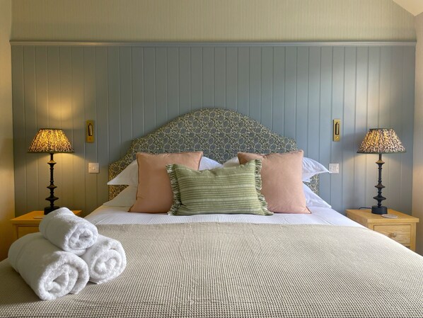 Iron/ironing board, free WiFi, bed sheets - Wordsworth Cottage - a house that sleeps 4 guests in 2 bedrooms (Keswick)