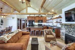 Interior - Private Lakefront Home w/ Dock & Patio in Walker (Walker)