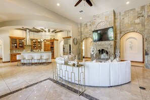 Interior - Luxury Braunfels Estate: Amazing for Families! (New Braunfels)