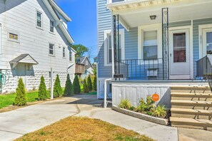 Interior - Walk to Dining & Parks! Baltimore Home w/ Yard (Baltimore)