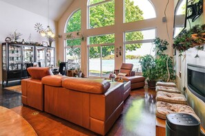 Interior - 'the Beach House' w/ Hot Tub & Dock in Lake Odessa (Lake Odessa)