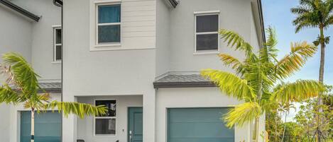Apartment (4 Bedrooms) | Front of property
