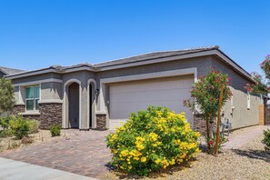 House (3 Bedrooms) | Interior - 9 Mi to Las Vegas Strip! Spacious Single-story Gem (Las Vegas)
