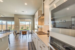 House (3 Bedrooms) | Interior - 9 Mi to Las Vegas Strip! Spacious Single-story Gem (Las Vegas)