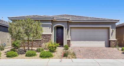 9 Mi to Las Vegas Strip! Spacious Single-story Gem