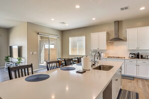 House (3 Bedrooms) | Interior - 9 Mi to Las Vegas Strip! Spacious Single-story Gem (Las Vegas)